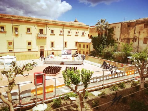 L' Arena Suite - Sicilian style 140 mq flat with balcony and Arena seeview Condominio in Castellammare del Golfo