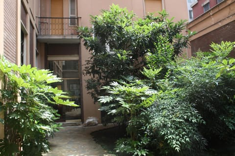 La casa-atelier Apartment in Milan