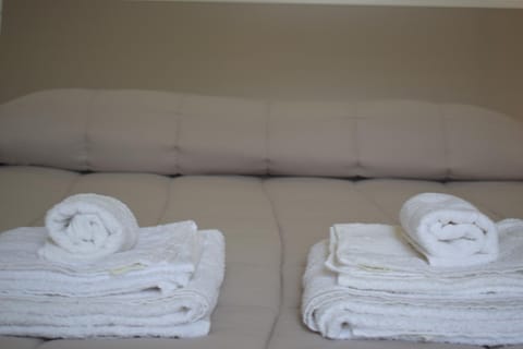 Bed, towels