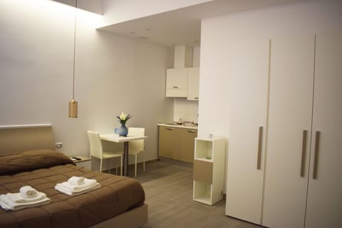 Bed, Kitchen or kitchenette, Photo of the whole room, Seating area, Bedroom, towels, wardrobe