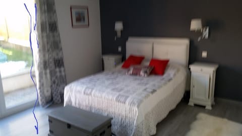 Superbe chambre de charme avec accès privatif Bed and Breakfast in Sartrouville