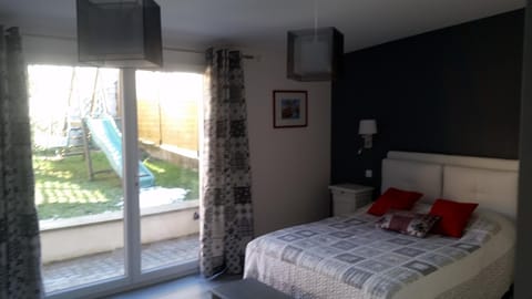 Superbe chambre de charme avec accès privatif Alojamiento y desayuno in Sartrouville