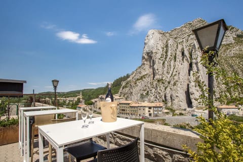 Nearby landmark, Balcony/Terrace, Mountain view, River view