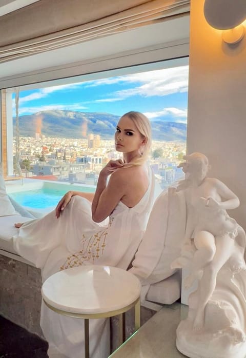 People, People, Natural landscape, Hot Tub, Hot Tub, View (from property/room), View (from property/room), Decorative detail, Decorative detail, City view, City view, Landmark view, Landmark view, Mountain view, Mountain view, VIP, VIP