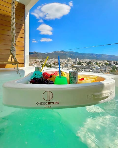 Hot Tub, Hot Tub, City view, City view, Mountain view, Mountain view, Drinks, Drinks