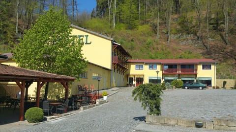 Facade/entrance, View (from property/room)