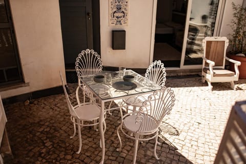 Seating area, Dining area