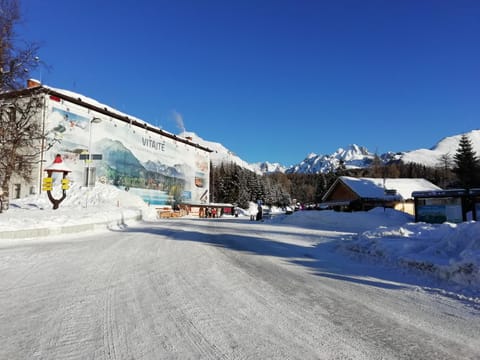 Property building, Facade/entrance, Winter