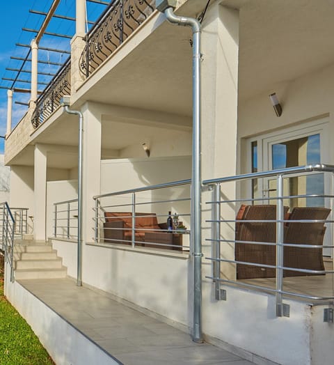 Patio, Facade/entrance, Balcony/Terrace