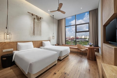 Moonlo Hotel - Pet Friendly - Pudong Airport & Disney Free Shuttle Bus hotel in Shanghai