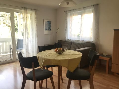 Living room, Photo of the whole room, Seating area, Dining area