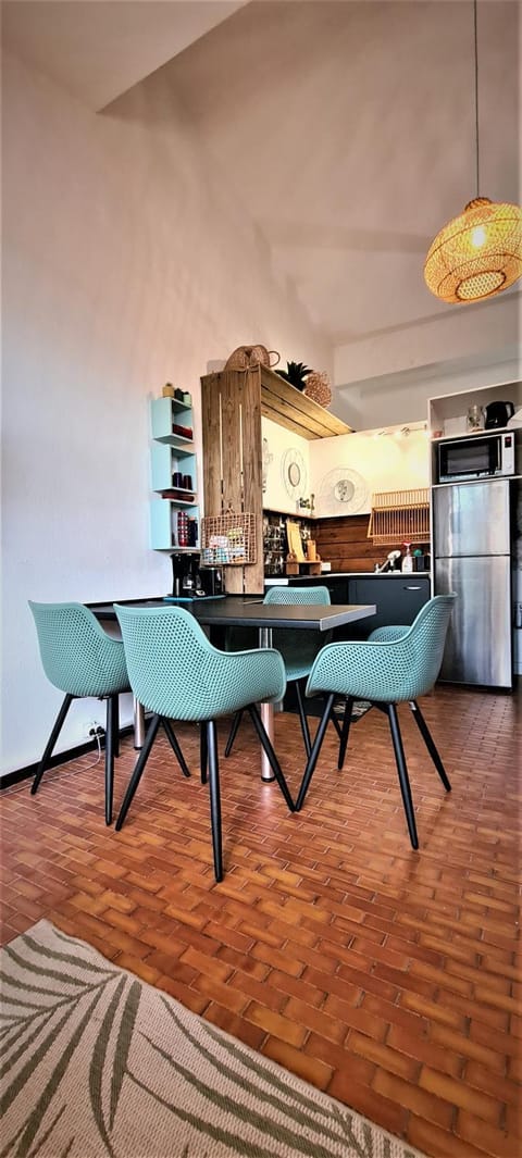 Dining area, kitchen