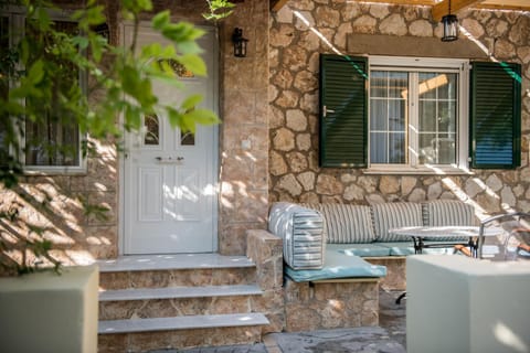 Traditional Thiseio Home Condo in Athens