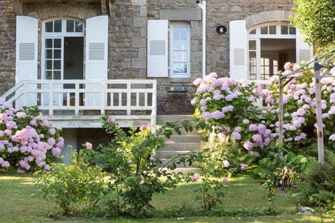 Facade/entrance, Garden