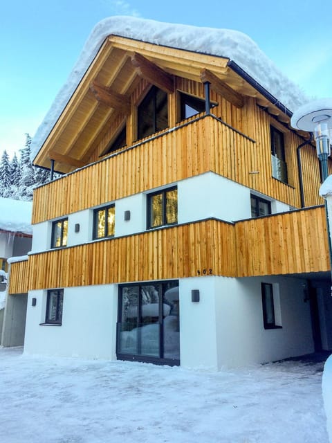 Facade/entrance, Day, Winter, On site