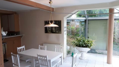 Kitchen or kitchenette, Decorative detail, Dining area