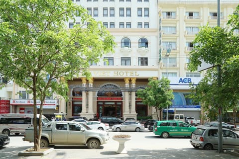 Facade/entrance, Off site, Day, Natural landscape, Summer