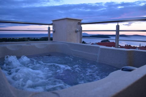 Hot Tub, Hot Tub