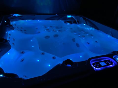 Hot Tub, Swimming pool