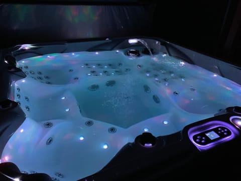 Hot Tub, Swimming pool