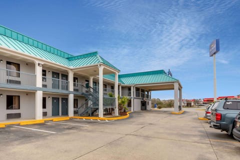 Baymont by Wyndham Biloxi - Ocean Springs Motel in Biloxi