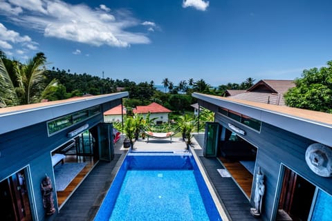 Pool view, Sea view