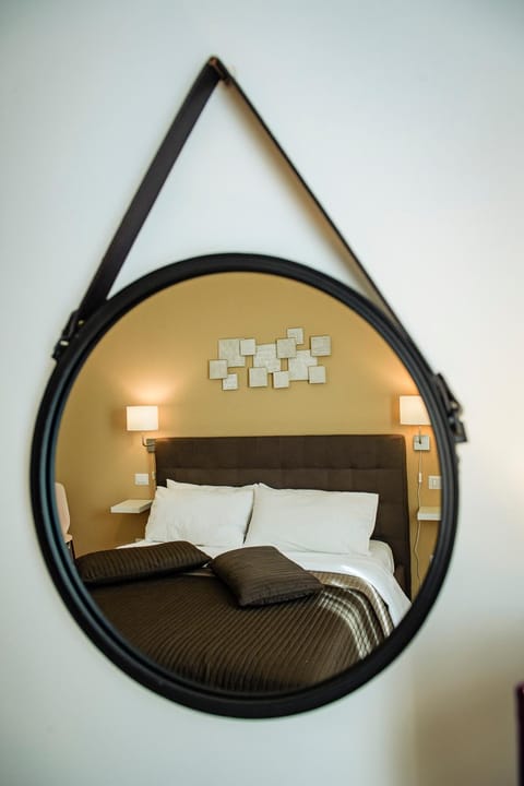 Bed, Photo of the whole room, Decorative detail, Bedroom