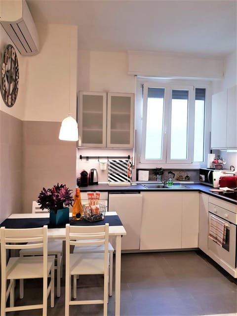 Communal lounge/ TV room, TV and multimedia, Coffee/tea facilities, Kitchen or kitchenette, Living room, Communal kitchen