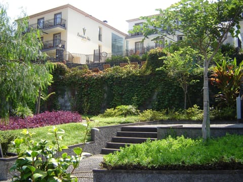 Facade/entrance, Garden