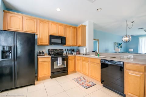 Lovely Townhome at Vista Cay Resort near WDW Haus in Orlando