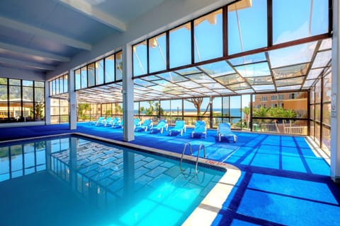 Pool view, Swimming pool, sunbed