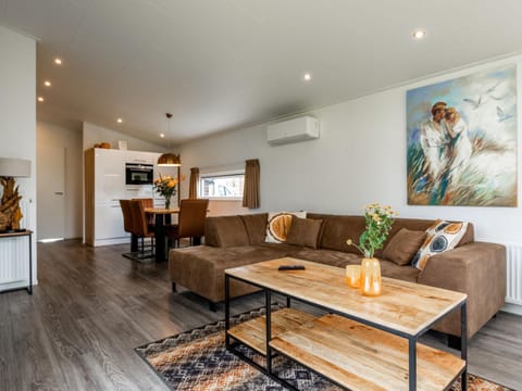 Holiday Home Green Resort Mooi Bemelen-1 by Interhome House in Limburg (province)