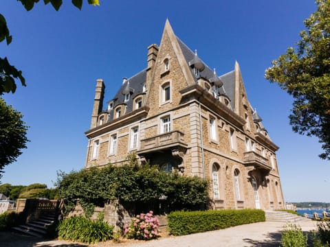 Apartment Château des Deux Rives by Interhome Condo in Dinard