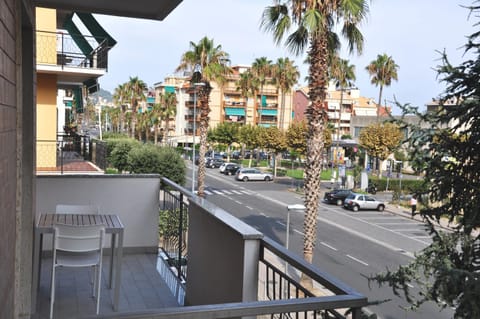 Balcony/Terrace, Street view