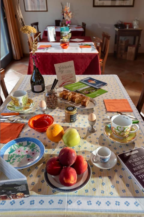 Food and drinks, Food, Breakfast, Continental breakfast, Buffet breakfast, Drinks