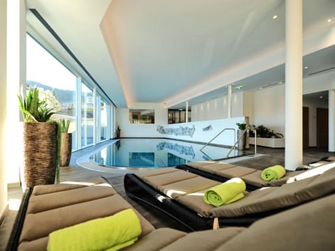 Decorative detail, Swimming pool, Swimming pool