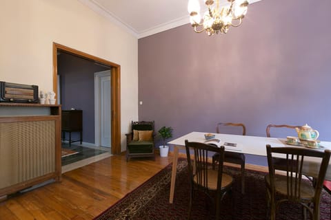 #FLH - Authentic Retro Flat in City Center Condo in Thessaloniki