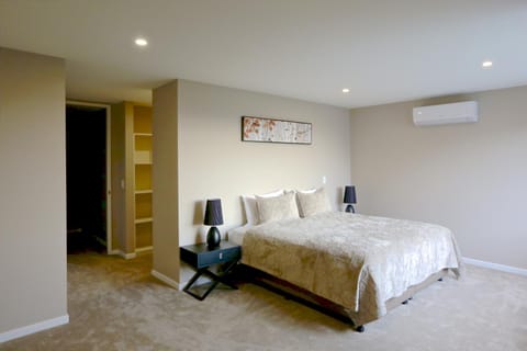 Golden Sun Apartment -Two bedrooms, Three bedrooms Copropriété in Christchurch