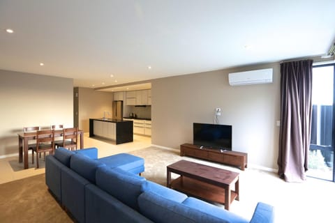 Golden Sun Apartment -Two bedrooms, Three bedrooms Condo in Christchurch
