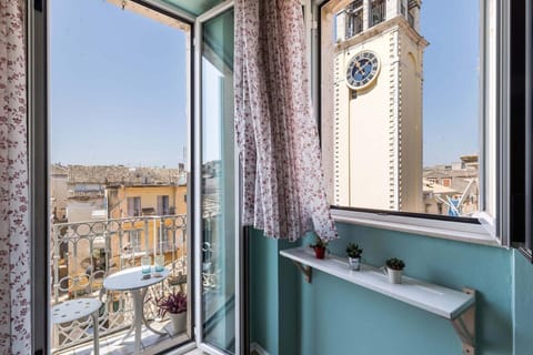 Nearby landmark, Neighbourhood, Balcony/Terrace, Bedroom, City view, Street view