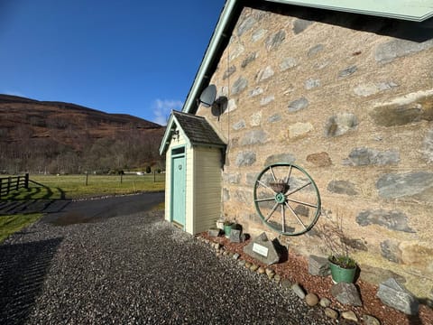 Rosemount Bothy - Highland Cottage House in Scotland