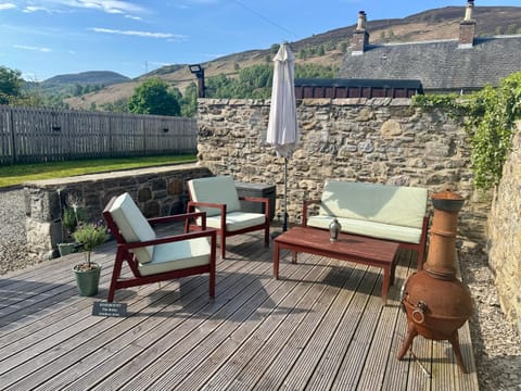 Rosemount Bothy - Highland Cottage House in Scotland