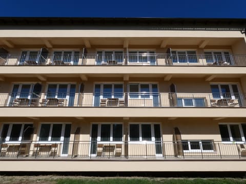 Facade/entrance, Balcony/Terrace