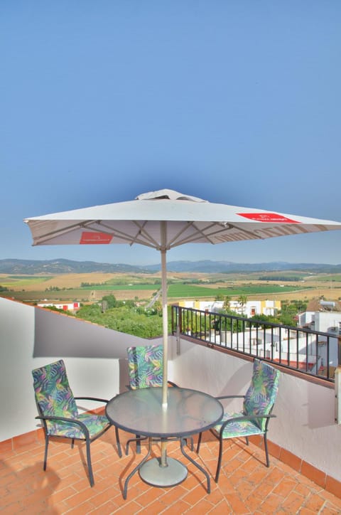 Balcony/Terrace, City view, Mountain view