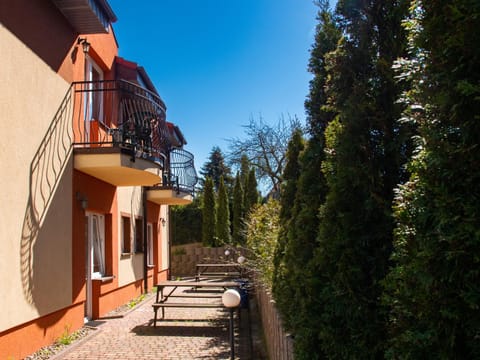 Property building, Spring, Day, Garden, View (from property/room), Balcony/Terrace, Garden view