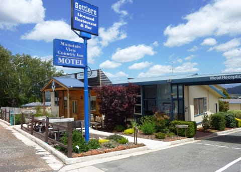 Mountain View Country Inn Motel in Deloraine