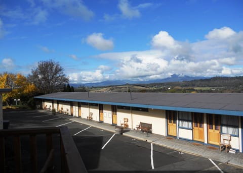Mountain View Country Inn Motel in Deloraine