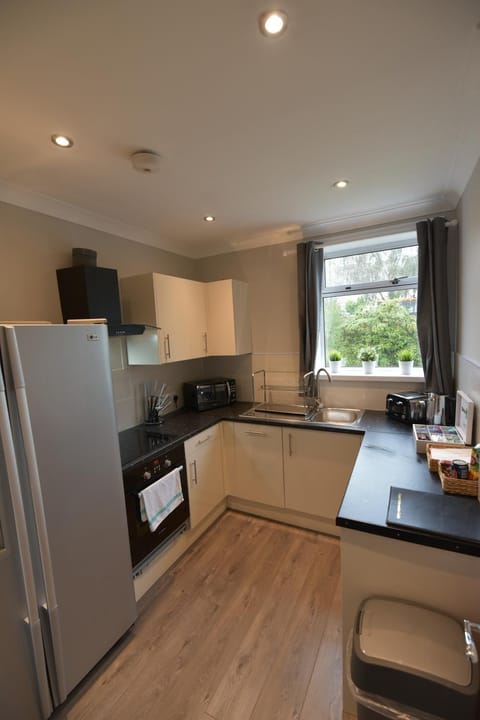 Sighthill 3 Bedrooms with Private Garden Villa in Edinburgh