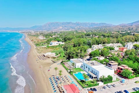1108 Beachfront 2 apartments with roofterrace 80mtrgt; beach 3 pools Condominio in Marbella