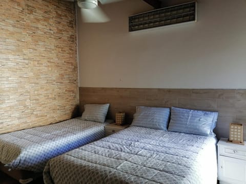 Bed, Photo of the whole room, Bedroom, air conditioner